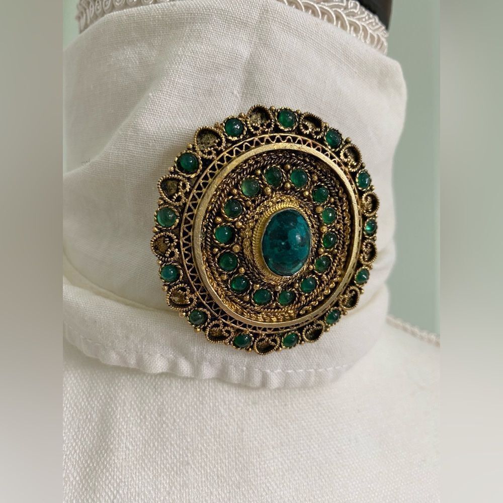 Golden Pendant and brooch with Emerald Green Stones - Picture 3 of 8